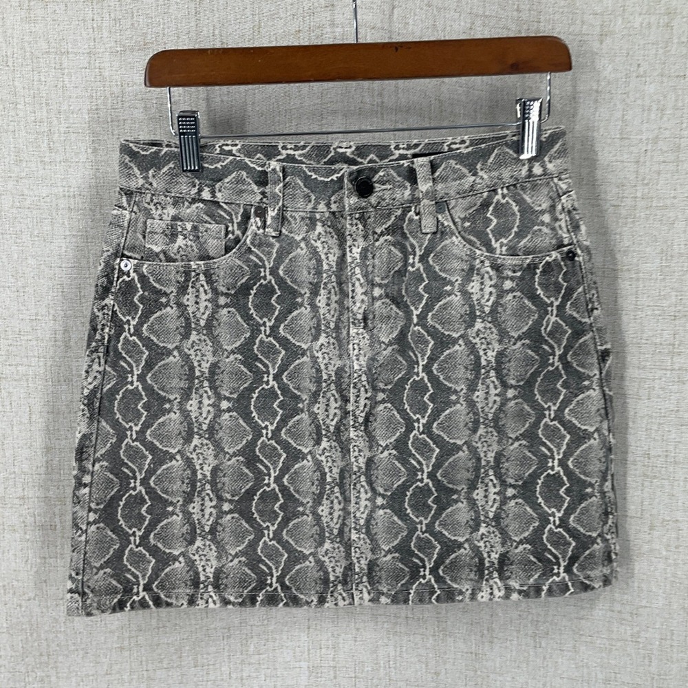 Blank NYC Denim Skirt Women 27 Grey Snakeskin Print Cotton Y2K Edgy Mini Skirt